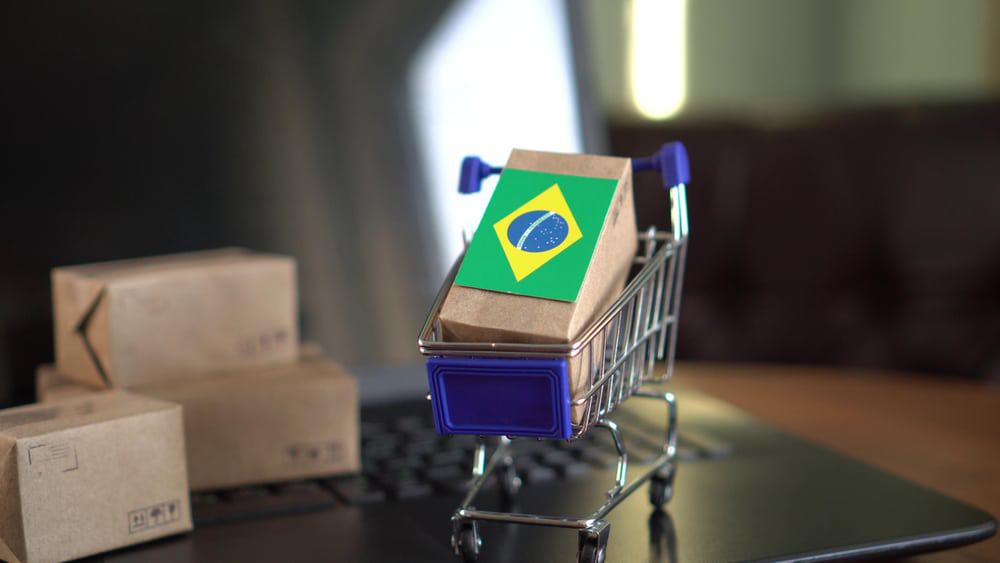 E-commerce brasileiro cresce puxado pelo celular e pelo Pix